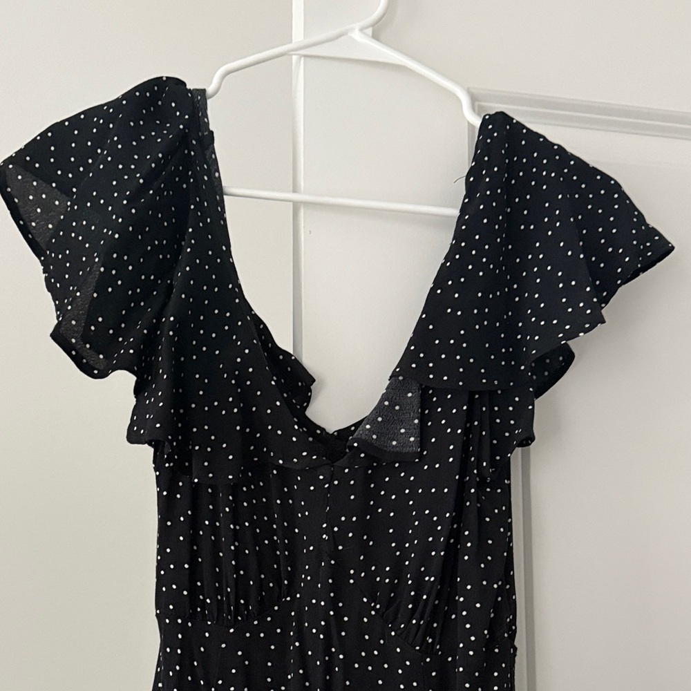 Chic Black and White Maxi Dress with Ruffle Sleeves